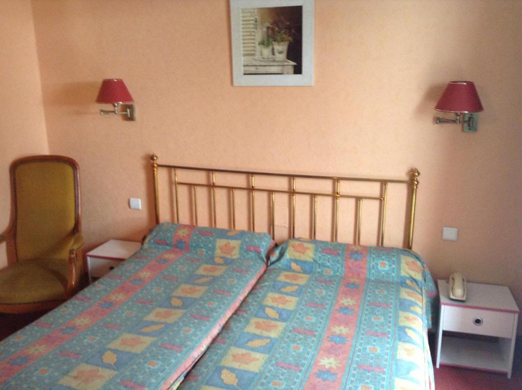 Logis Terrasse Hotel Lisieux Bilik gambar