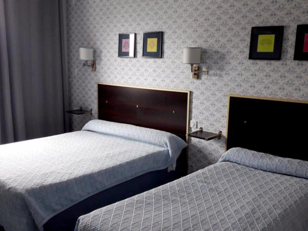 Logis Terrasse Hotel Lisieux Luaran gambar